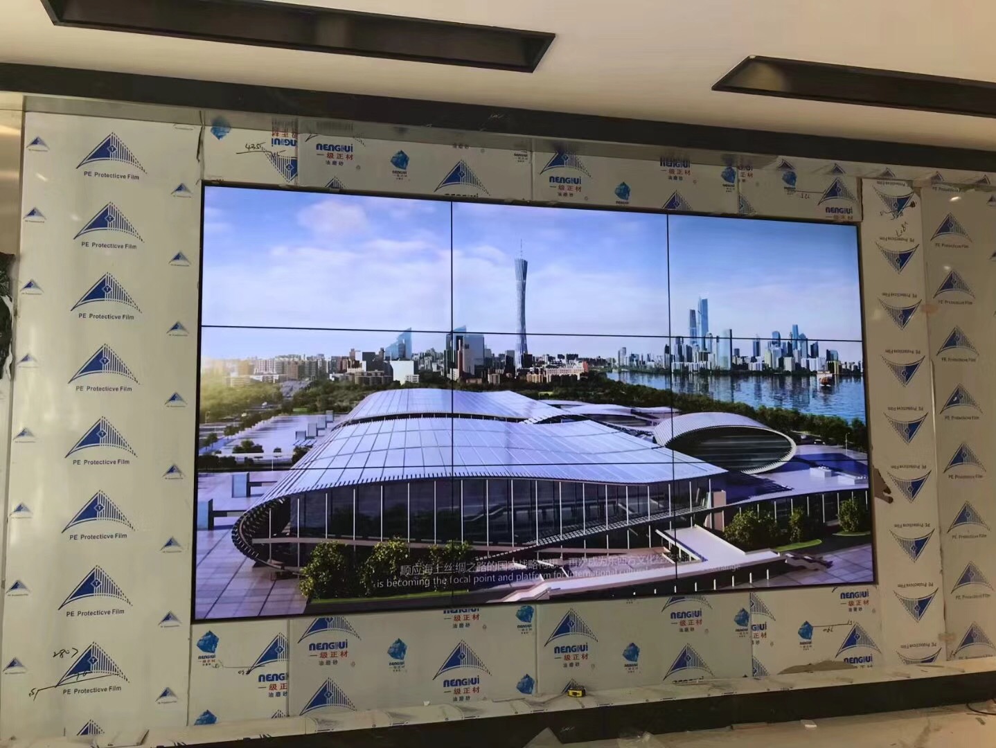 液晶拼接墻畫面閃爍，出現(xiàn)亂碼是什么原因？